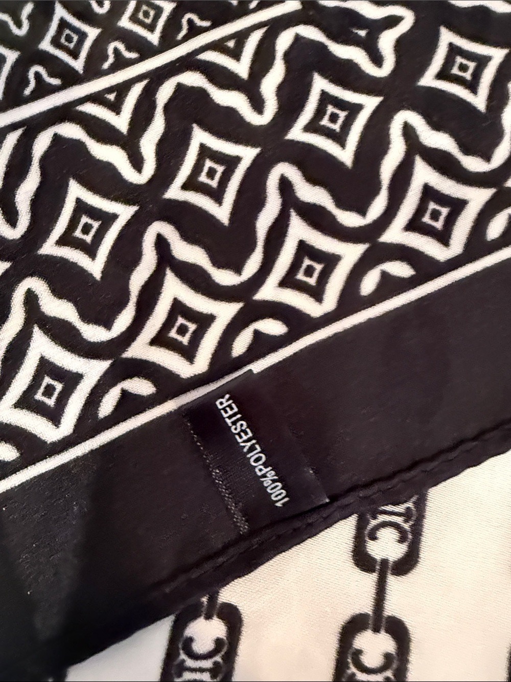 Black and White Geometric polyester Scarf - Picture 3 of 16